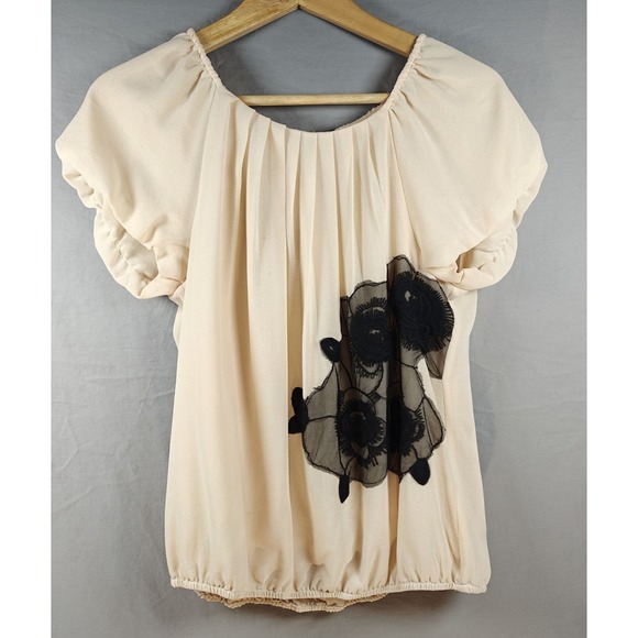 Studio M Tops - Studio M Women's Beige & Black Peasant Blouse Floral Applique Medium Puff Sleeve